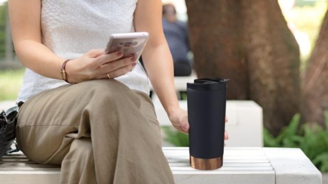 Kubki termiczne i ceramiczne z logo - klasyczne gadżety reklamowe