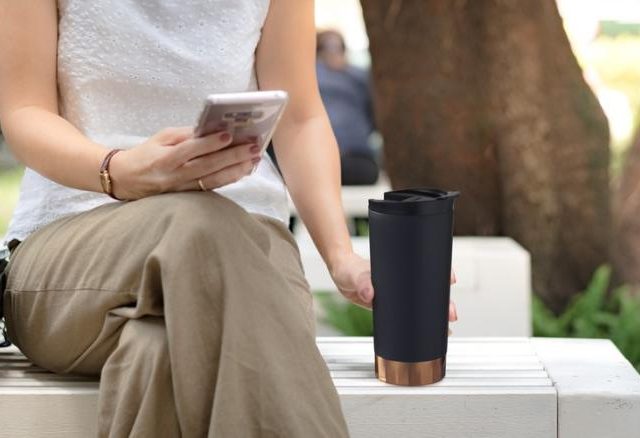 Kubki termiczne i ceramiczne z logo - klasyczne gadżety reklamowe