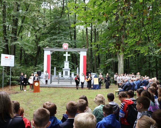 Orzesze upamiętniło 86. rocznicę rozstrzelania mieszkańców na Pasternioku