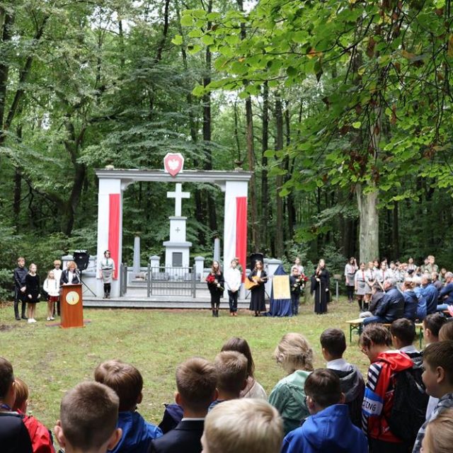 Orzesze upamiętniło 86. rocznicę rozstrzelania mieszkańców na Pasternioku