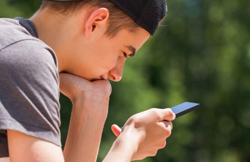 Dziecięcy Telefon Zaufania 800 12 12 12 – pomoc dla dzieci i młodzieży przez całą dobę