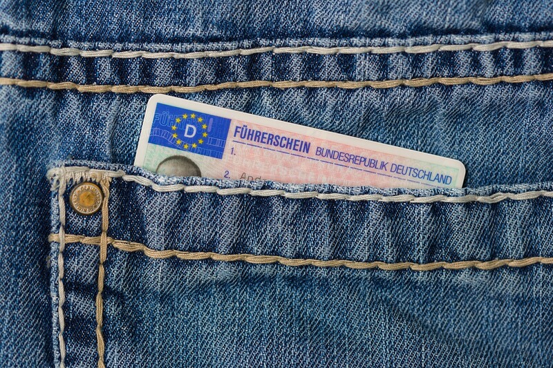 Jak zdobyć prawo jazdy na samochód osobowy?