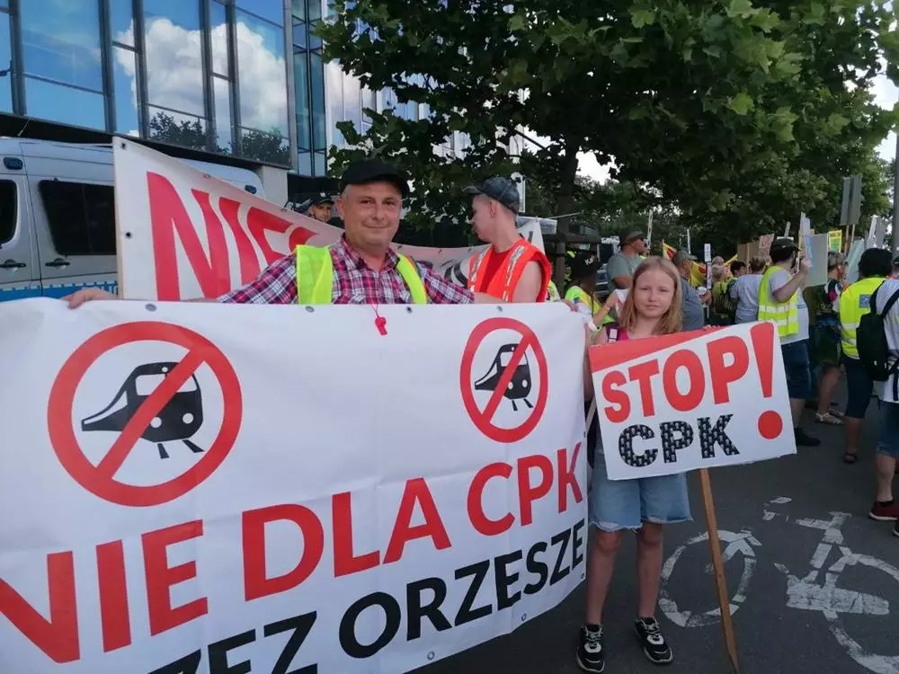 Mieszkańcy Orzesza uczestniczyli w warszawskim proteście przeciwko budowie szybkiej kolei / fot. UM Orzesze