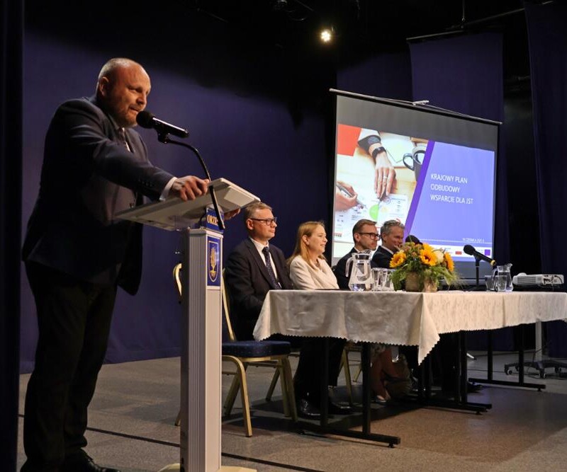 Minister Funduszy z wizytą w Orzeszu – rozmowy o wsparciu dla samorządów