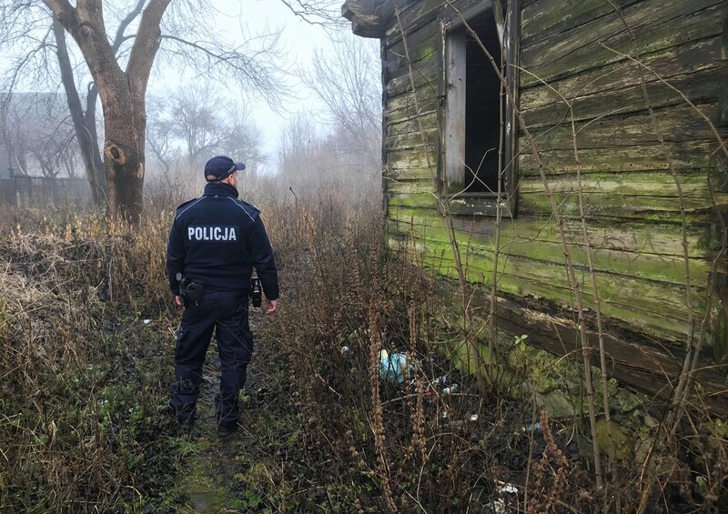Nie bądź obojętny: jeden telefon może uratować życie w zimie!