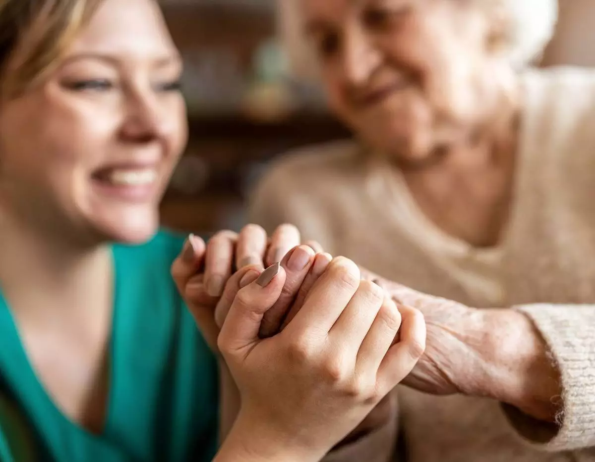 Opiekunka osób starszych w Niemczech: sposób na pracę za granicą w każdym wieku!