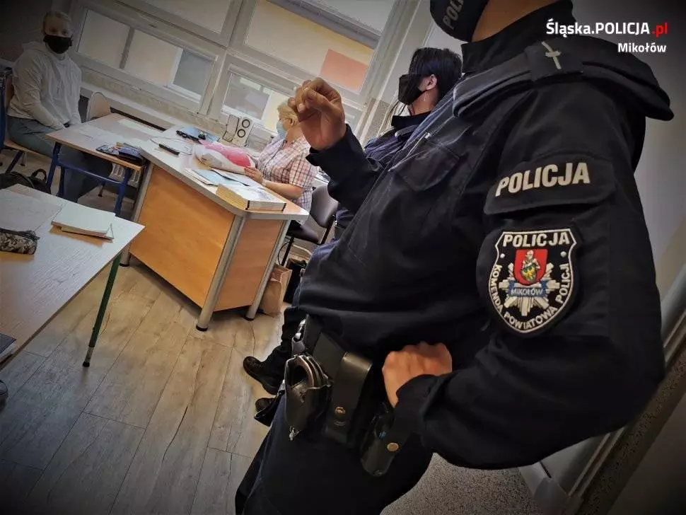 Policjanci w orzeskiej podstawówce mówili o przemocy, agresji i nietolerancji