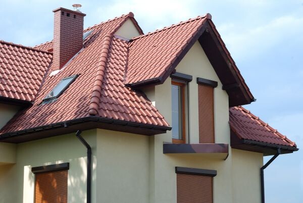 Projekt domu - czy dachy wielospadowe to dobry pomysł?
