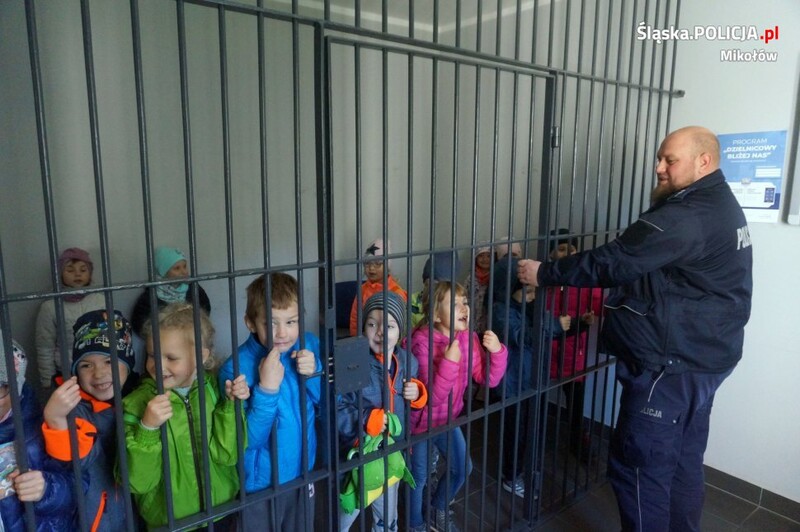 Uczniowie orzeskiej podstawówki odwiedzili komisariat